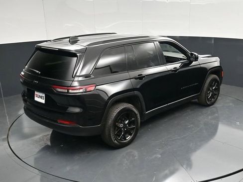 Used 2025 Jeep Grand Cherokee Altitude AWD/4WD image 50