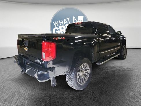 Used 2018 Chevrolet Silverado 1500 High Country image 3