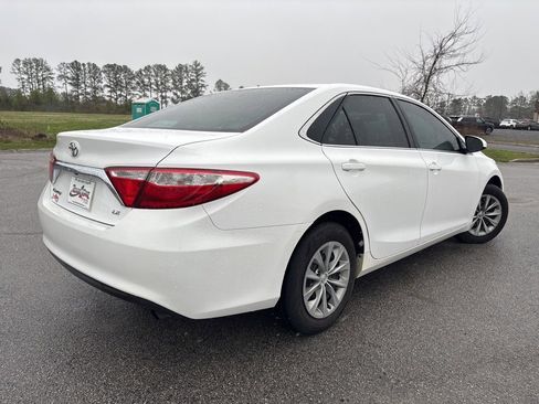 Used 2016 Toyota Camry LE image 6