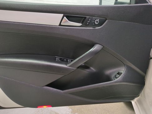 Used 2013 Volkswagen Passat TDI SE FWD image 13
