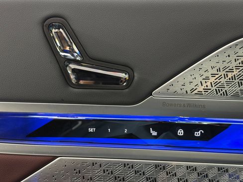 Used 2023 BMW i7 xDrive60 w/ Executive Package 2 image 17