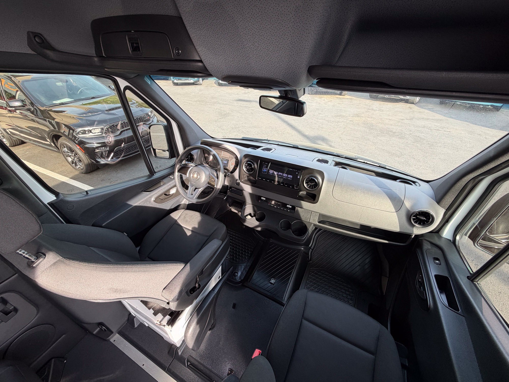 Used 2019 Mercedes-Benz Sprinter 2500 image 16