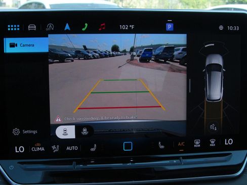 Certified 2025 Volkswagen Tiguan SE FWD image 13