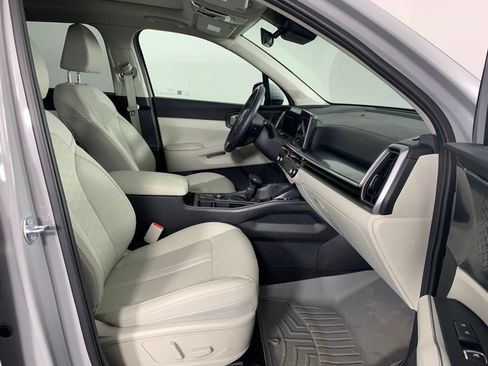 Certified 2025 Kia Sorento EX w/ Panoramic Sunroof Package AWD/4WD image 21