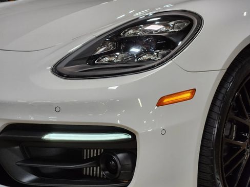 Used 2022 Porsche Panamera image 14