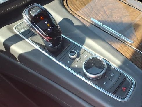 Used 2023 Cadillac Escalade Sport Platinum w/ LPO, ONYX Package AWD/4WD image 11