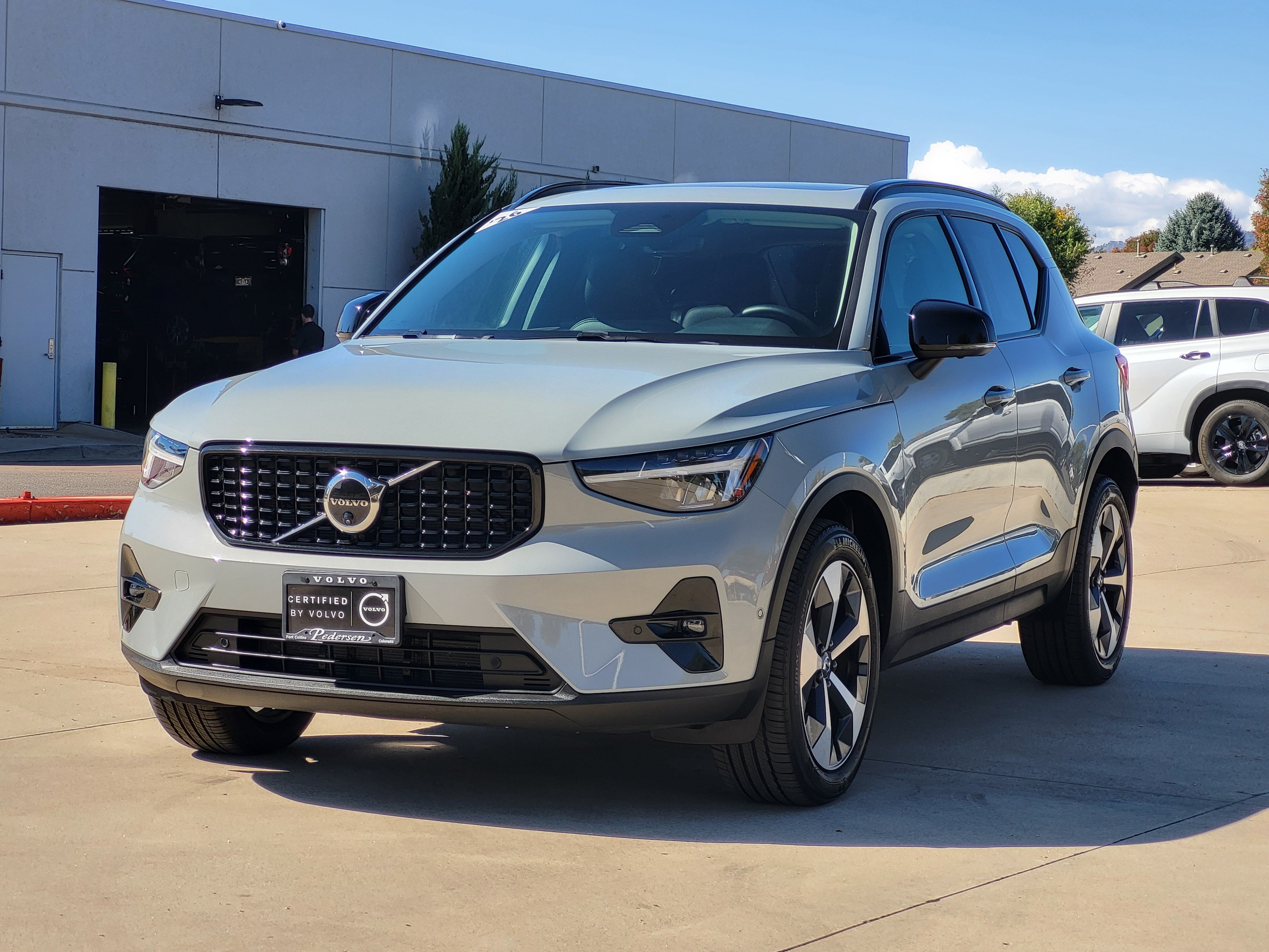 Certified 2026 Volvo XC40 B5 Plus AWD/4WD image 4