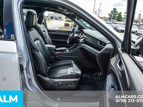 Used 2025 Jeep Grand Cherokee Limited w/ Luxury Tech Group II RWD image 22