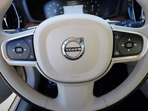 Used 2021 Volvo S60 T5 Momentum w/ Premium Package image 16