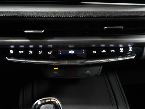 Used 2025 Cadillac XT4 Premium Luxury image 39