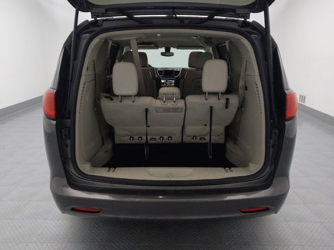 Used 2021 Chrysler Voyager Lxi image 29