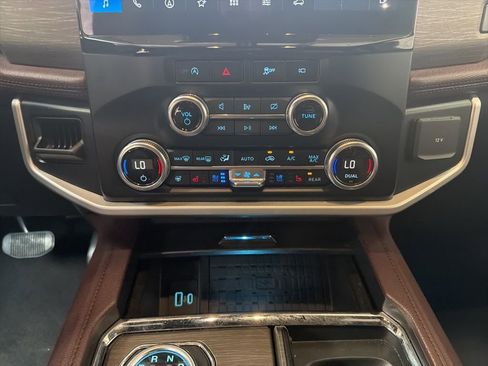 Used 2024 Ford Expedition Limited AWD/4WD image 21