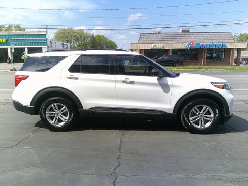 Used 2021 Ford Explorer XLT w/ Equipment Group 202A AWD/4WD image 6