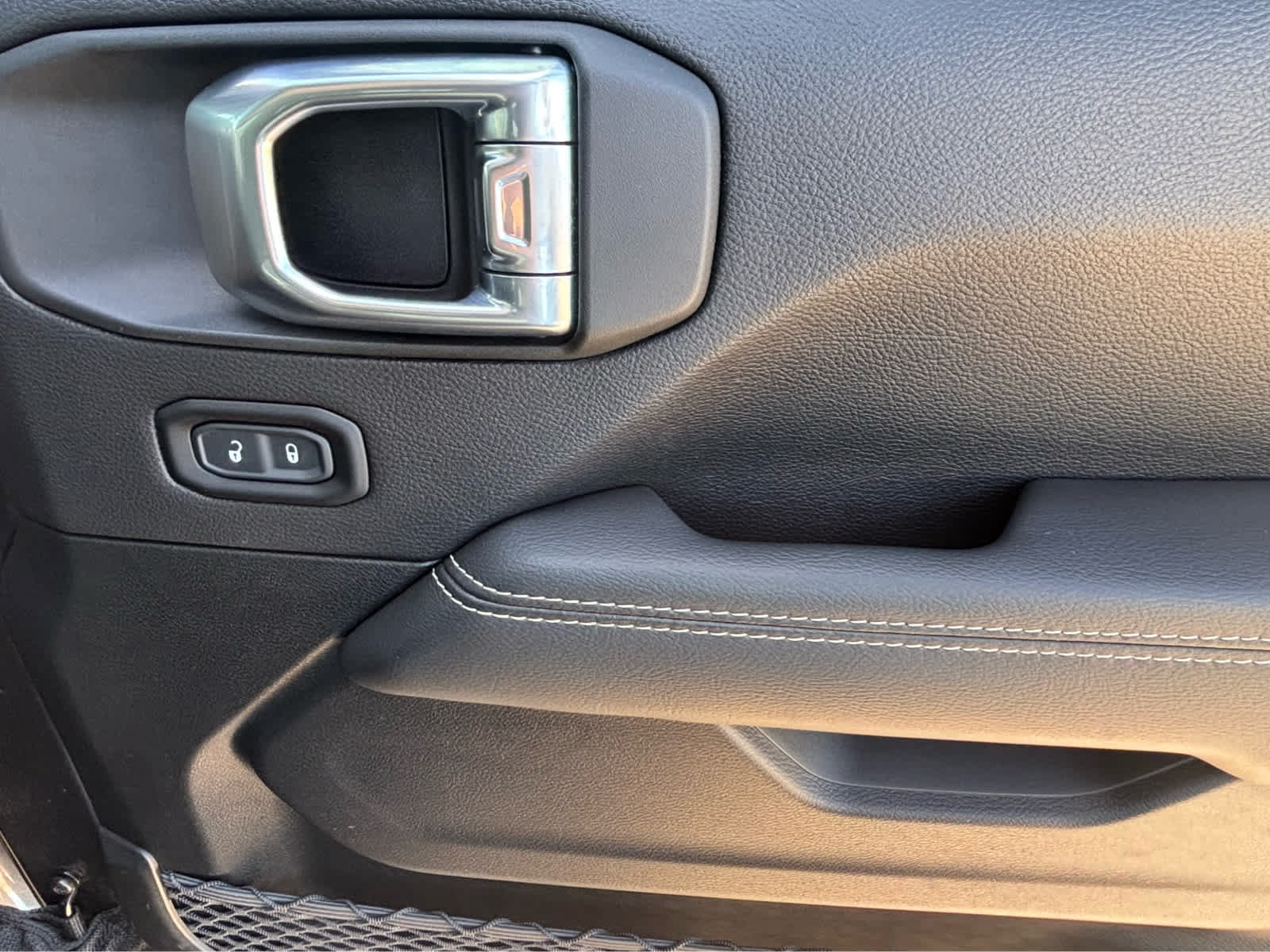 Used 2023 Jeep Gladiator Overland AWD/4WD image 10
