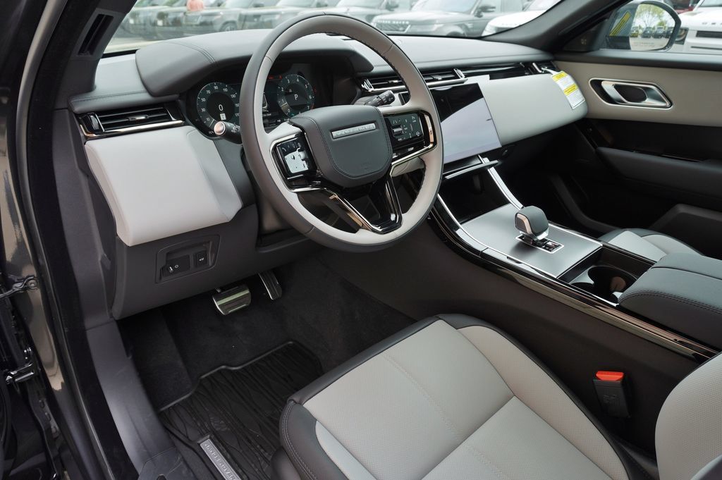Used 2026 Land Rover Range Rover Velar Dynamic SE AWD/4WD image 12