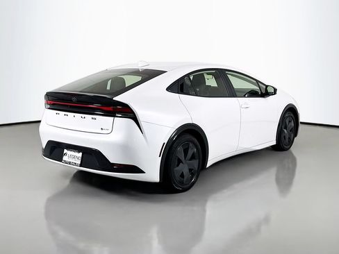 Used 2023 Toyota Prius LE FWD image 4