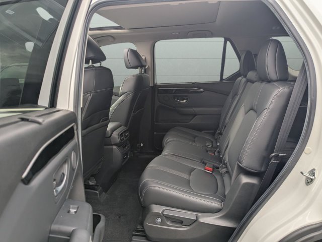 Certified 2024 Honda Pilot Touring image 28