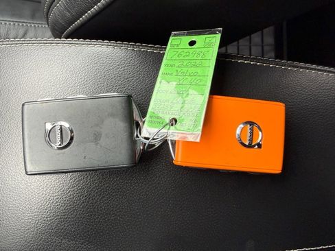 Used 2022 Volvo XC40 T5 Momentum image 40