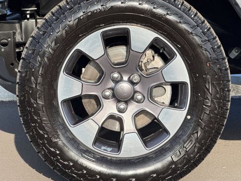 Used 2018 Jeep Wrangler Unlimited Sahara image 36