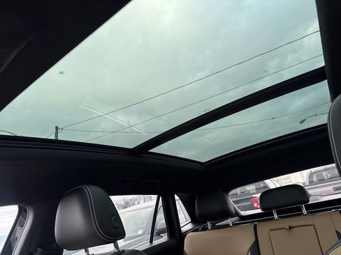 Used 2022 Volkswagen Atlas Cross Sport SEL R-Line image 23