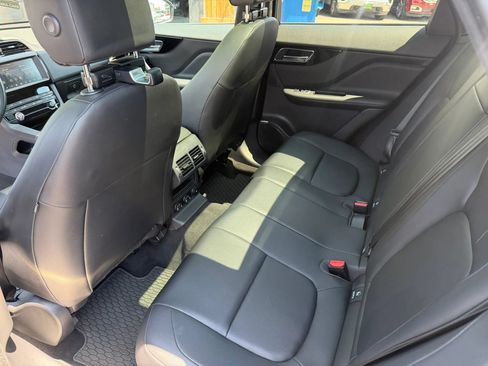 Used 2020 Jaguar F-PACE Premium AWD/4WD image 16