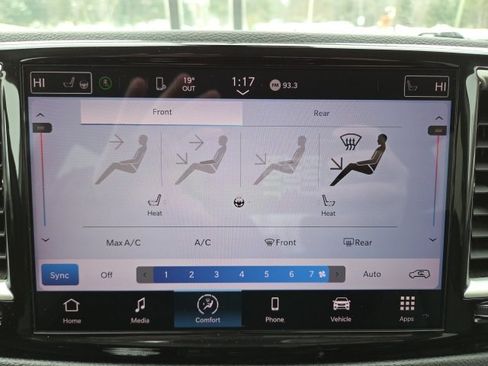 Used 2022 Chrysler Pacifica Touring-L image 11