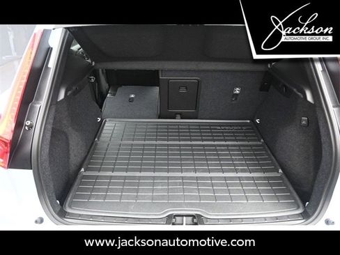 Used 2025 Volvo XC40 B5 Plus w/ Protection Package Premier image 26