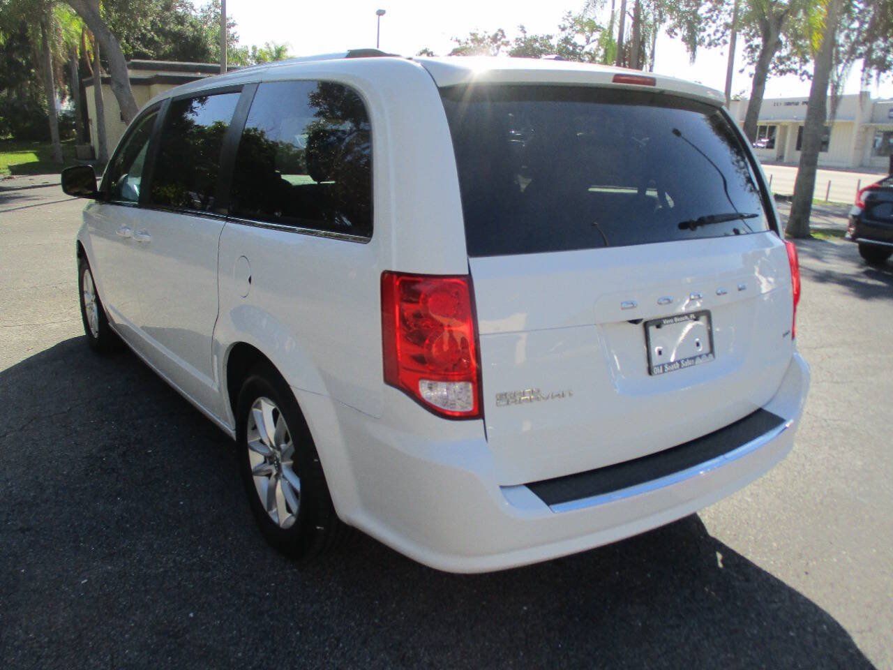 Used 2018 Dodge Grand Caravan SXT w/ Driver Convenience Group FWD image 7