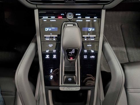 Used 2023 Porsche Cayenne Coupe image 30