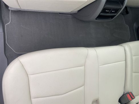 Used 2022 Cadillac XT5 Premium Luxury image 36