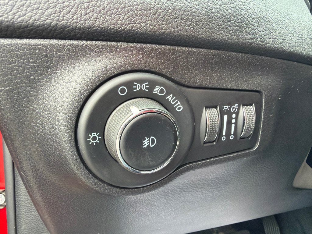 Used 2021 Jeep Compass Latitude w/ Convenience Group AWD/4WD image 33