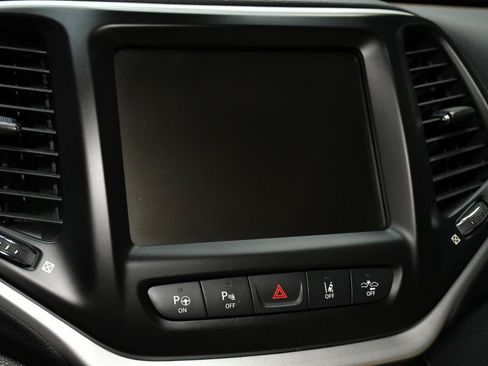 Used 2016 Jeep Cherokee Limited w/ Technology Group AWD/4WD image 22