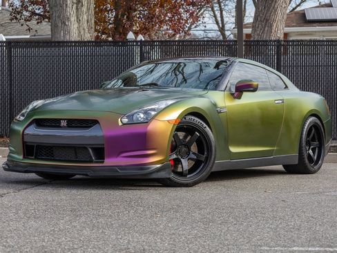 Used 2010 Nissan GT-R Premium image 3