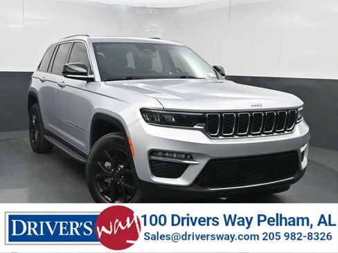 Used 2022 Jeep Grand Cherokee Limited image 1