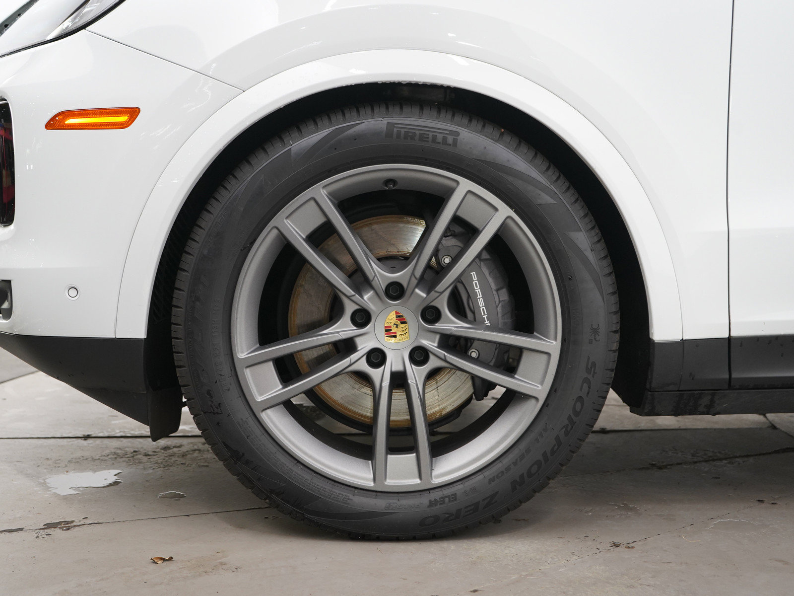 Used 2024 Porsche Cayenne Coupe AWD/4WD image 32
