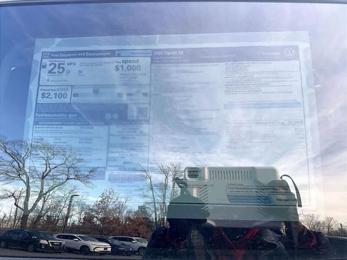 New 2025 Volkswagen Tiguan SE image 17