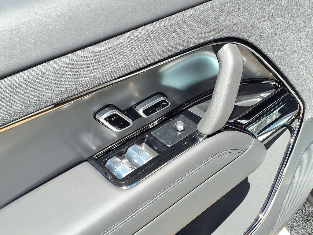 New 2026 Land Rover Range Rover Sport SE AWD/4WD image 11