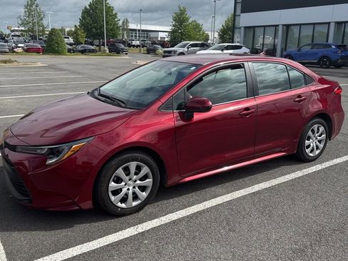 Used 2024 Toyota Corolla LE image 4