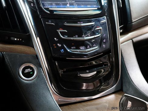 Used 2018 Cadillac Escalade Premium Luxury AWD/4WD image 24