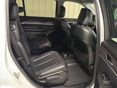 Used 2022 Jeep Grand Cherokee L Limited image 13