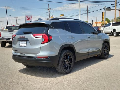Used 2024 GMC Terrain SLE w/ Driver Convenience Package FWD image 13