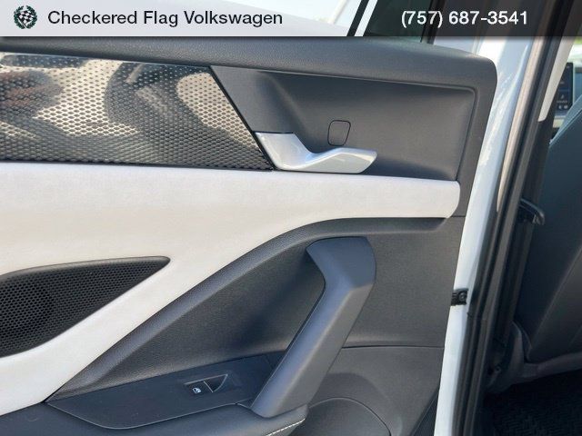 Used 2025 Volkswagen Tiguan SE FWD image 23