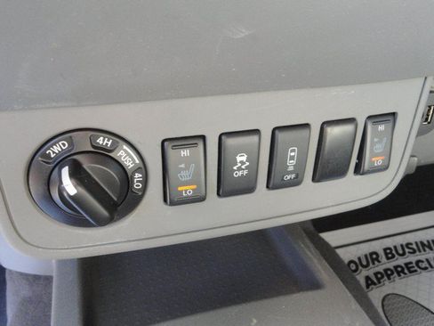 Used 2020 Nissan Frontier SV AWD/4WD image 15