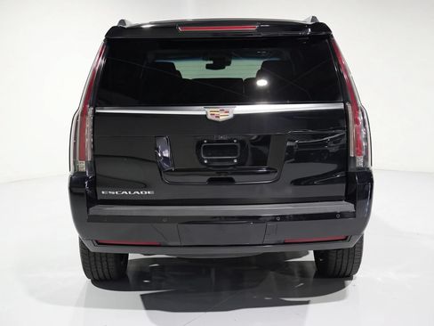Used 2018 Cadillac Escalade Luxury AWD/4WD image 5