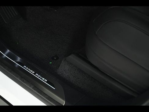 Used 2025 Land Rover Range Rover Long Wheelbase SE image 23