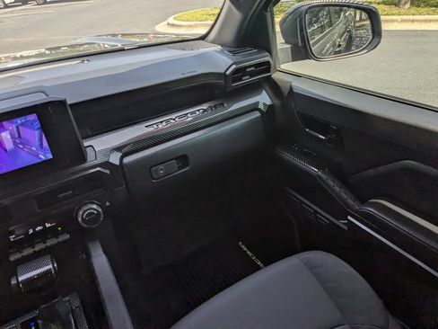 Used 2025 Toyota Tacoma SR5 RWD image 10