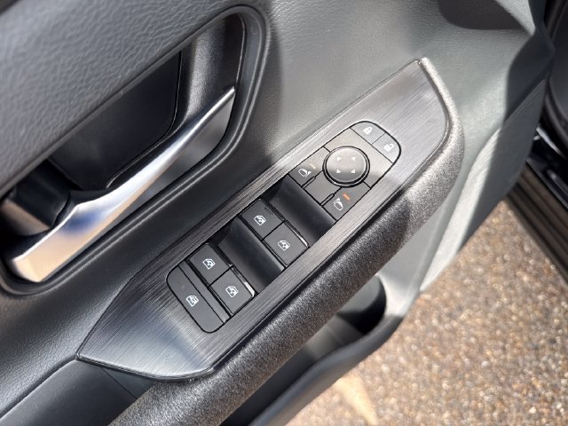 Used 2025 Nissan Kicks SV AWD/4WD image 11