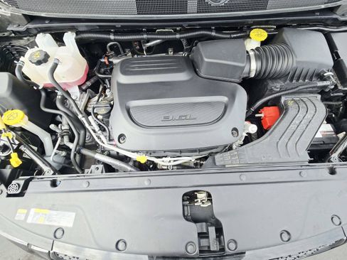 Used 2024 Chrysler Pacifica Limited w/ S Appearance Package FWD image 22