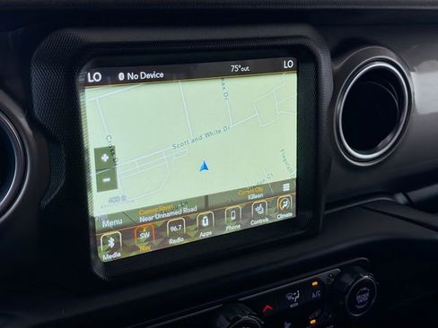 Used 2018 Jeep Wrangler Unlimited Sahara w/ Uconnect 4C Nav & Sound Group image 15