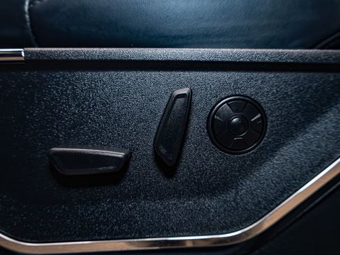 Used 2025 Ford F450 Platinum w/ FX4 Off-Road Package image 20